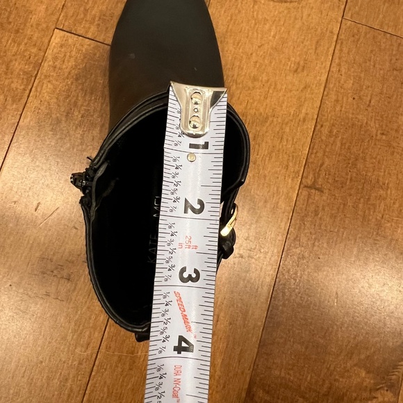 NWT Black Ankle Boots with Gold Accent Size 6 - Picture 11 of 12